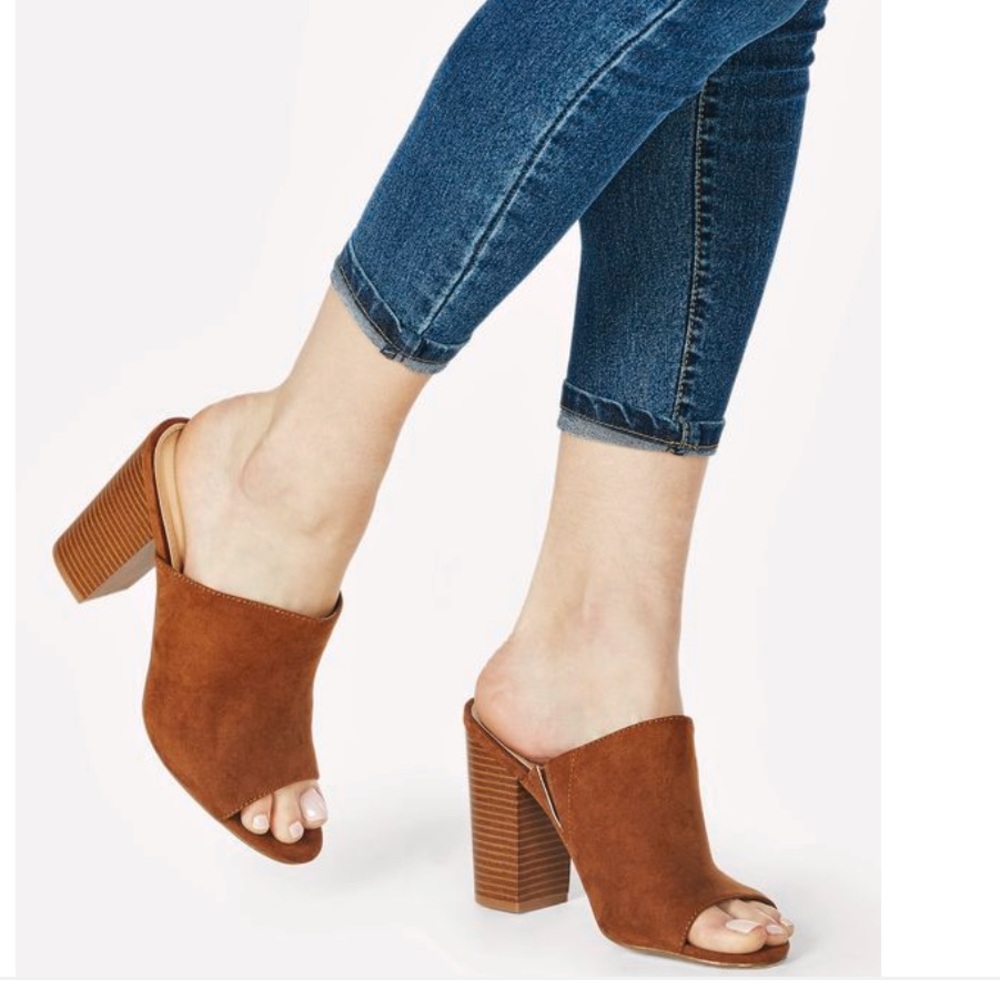 Cognac slip on mules